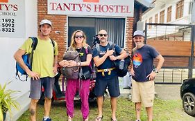 Tanty'S Hostel